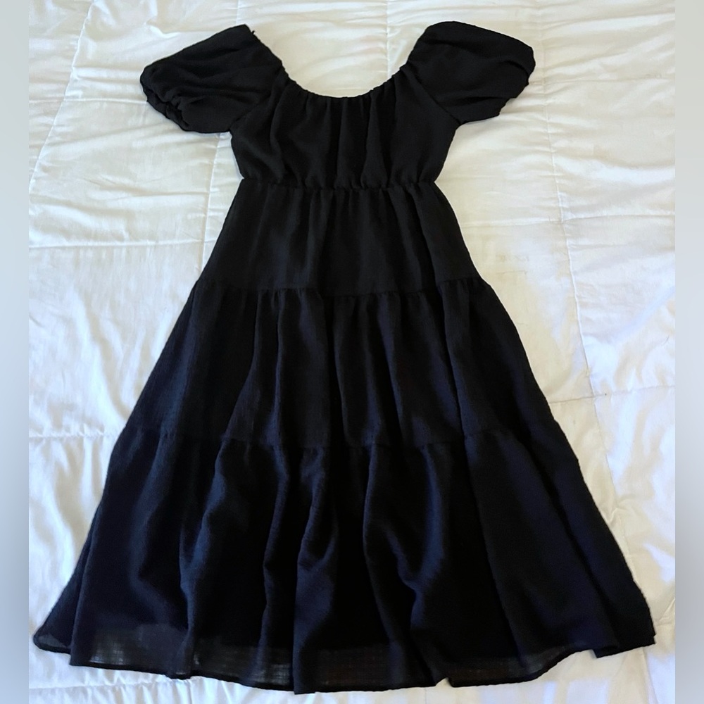 Astr The Label Black Smocked Tiered Puff Sleeve Midi Dress women’s size m